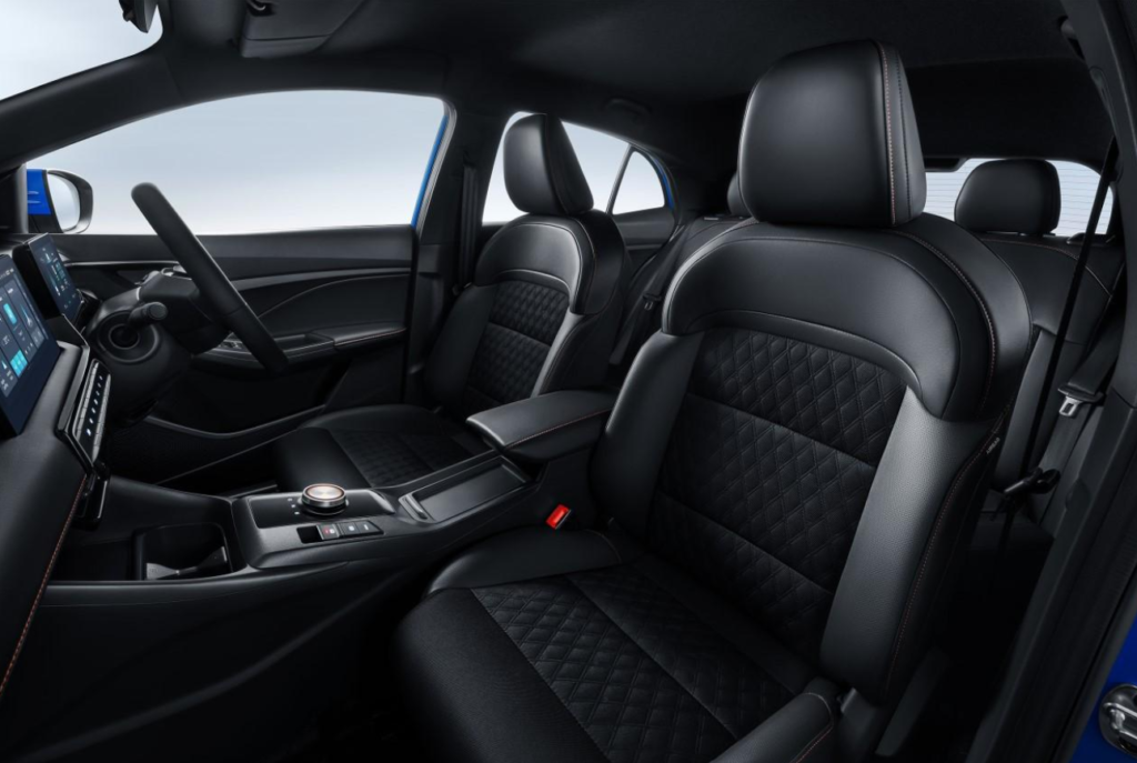 INTERIEUR MG 2